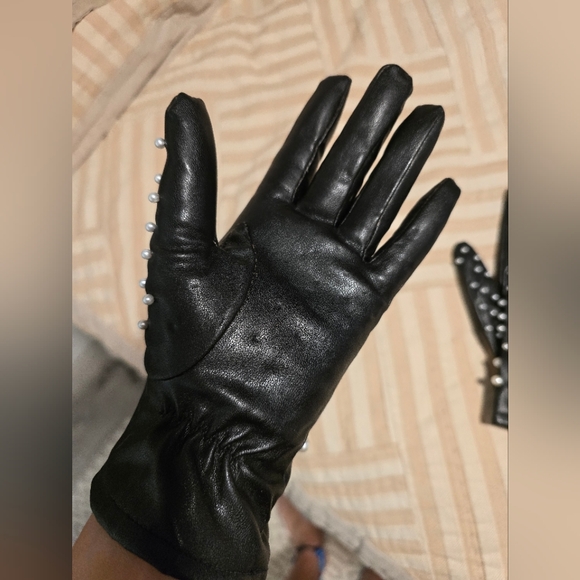 Zara Black Pearl-Embellished Gloves - Picture 4 of 4